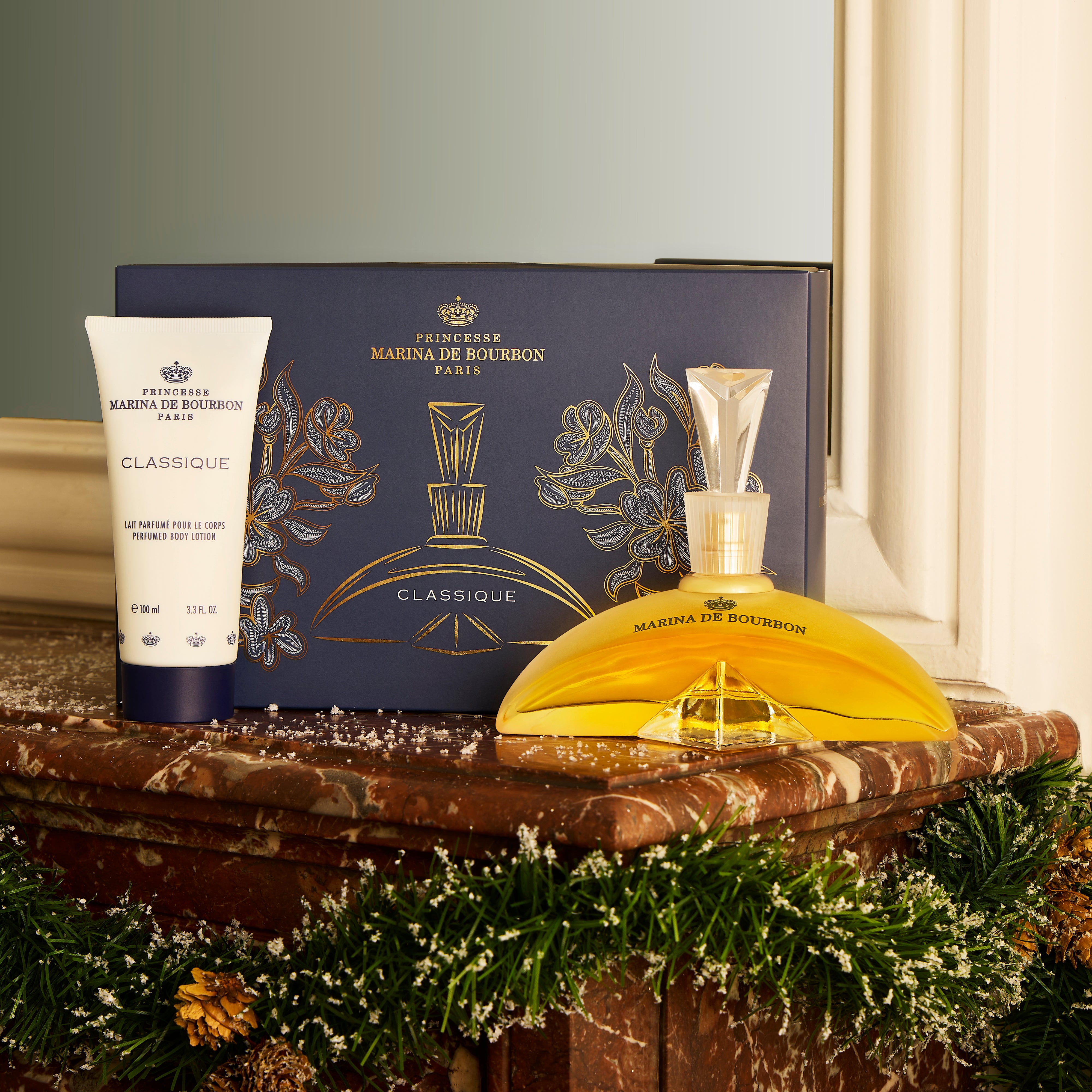 CRISTAL ROYAL 50ml Gift Set - A pouch and the perfumed body lotion offered
